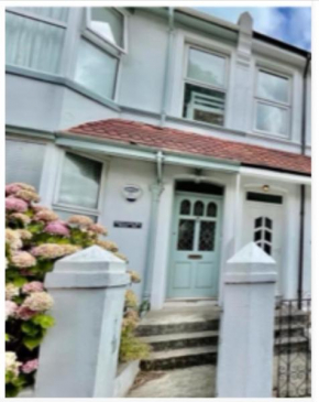 Delightful period holiday home close to beach, cafes, shops and restaurants